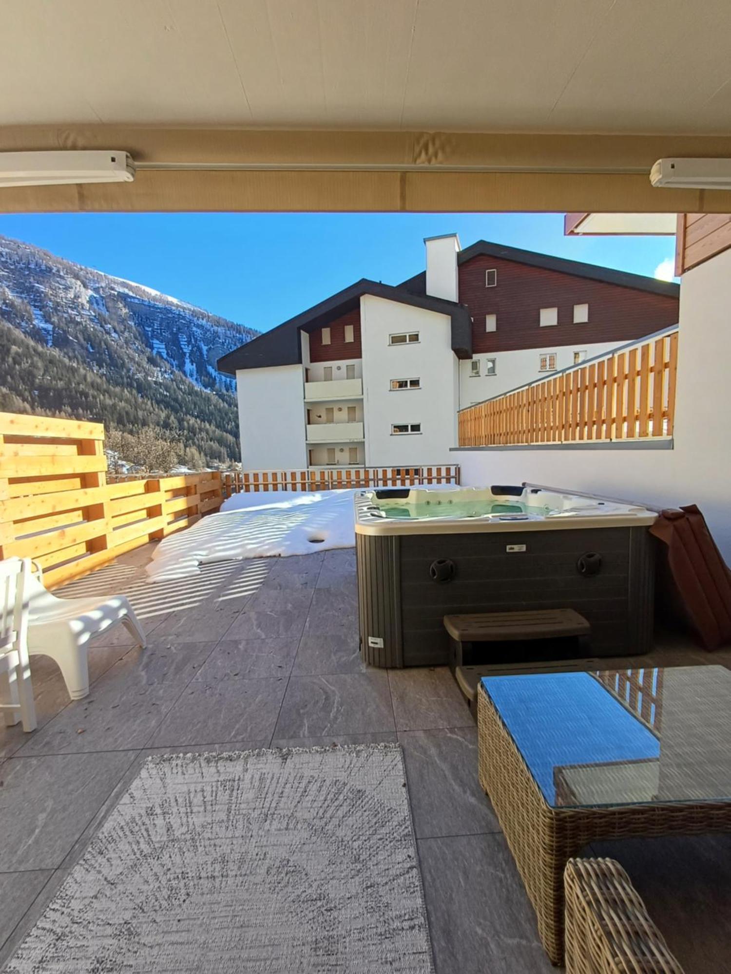 Spacieux - 2 A Coucher Incl Jacuzzi Prive Appartamento