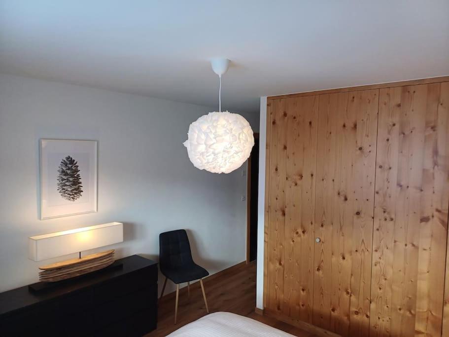 Spacieux - 2 A Coucher Incl Jacuzzi Prive Appartement