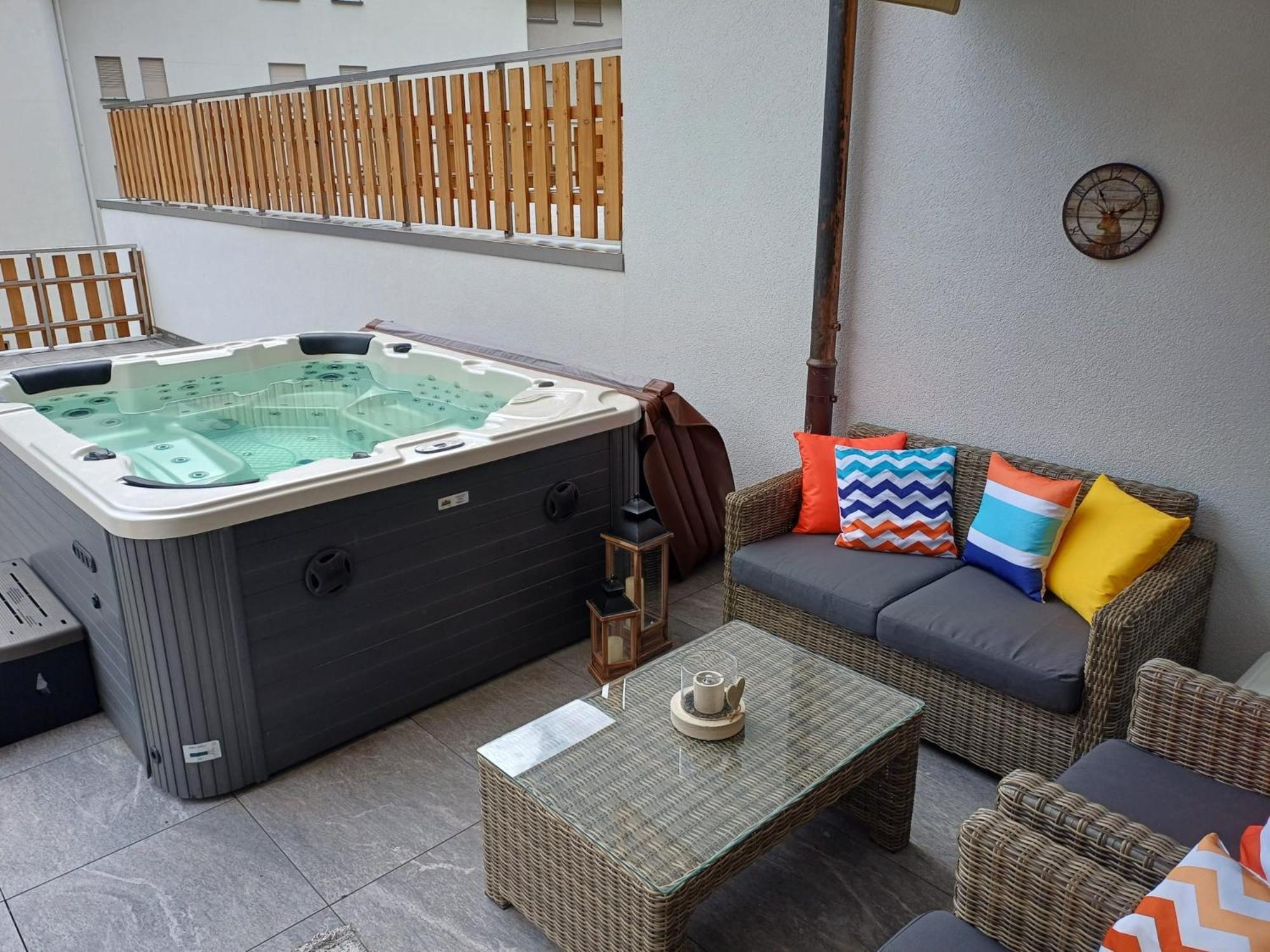 Spacieux - 2 A Coucher Incl Jacuzzi Prive *